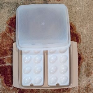 Tupperware Egg Holder with Lid